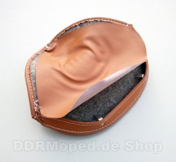 Rckseite der Satteldecke mit Blechstreifen und Filz